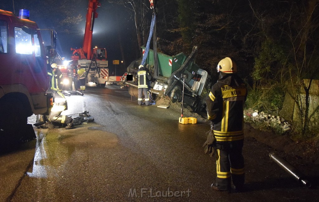 Container LKW umgestuerzt Koeln Brueck Bruecker- Dellbruecker Mauspfad P507.JPG - Miklos Laubert